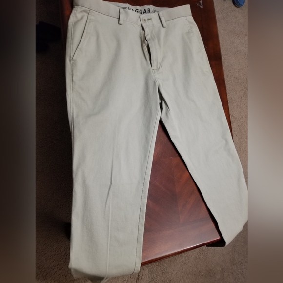 Haggar Other - Haggar Men's Action Khaki Pants